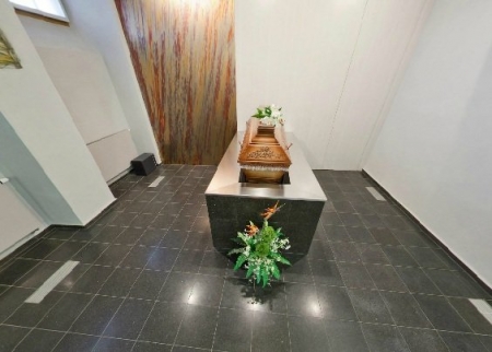 D�stojn� ob�ad v mal� smute�n� s�ni pardubick�ho krematoria se zpopeln�n�m a reprodukovanou hudbou. Doprava zesnul�ho z nemocnice Pardubice cena od 19 950 K� v�. DPH