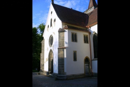 D�stojn� c�rkevn� poh�eb v kostele Slati�any s ulo�en�m do hrobu na m�stn�m h�bitov�. Doprava zesnul�ho z Chrudimi cena od 14 350 K� v�. DPH