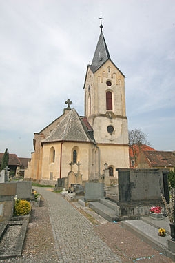 D�stojn� c�rkevn� poh�eb v kostele Mora�ice s ulo�en�m do hrobu na m�stn�m h�bitov�. Doprava zesnul�ho z Chrudimi cena od 14 400 K� v�. DPH