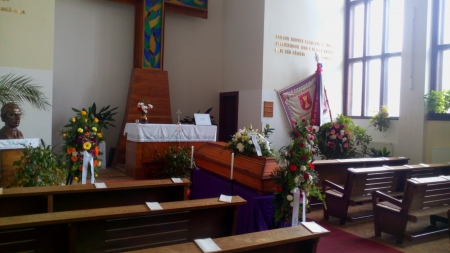 D�stojn� civiln� smute�n� ob�ad Chrudimi v Husov� sboru se zpopeln�n�m a �ivou hudbou. Doprava zesnul�ho z Chrudimi a Pardubic cena od 20 550 K� v�. DPH