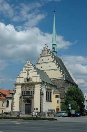 D�stojn� c�rkevn� poh�eb v kostele Pardubice s ulo�en�m do hrobu na m�stn�m h�bitov�. Doprava zesnul�ho z Pardubice cena od 14 400 K� v�. DPH